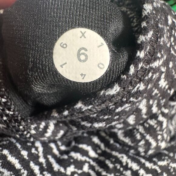 Lululemon Run: Inspire Tight II – Laser Cut | Black/White Static/Ziggy Print 6 - Picture 7 of 12